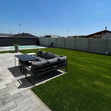 Feriehus Pool House *